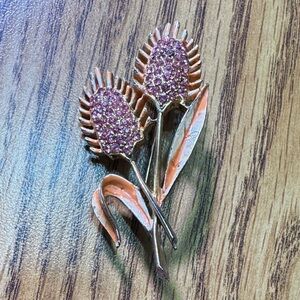 Elegant Gold Leaf Brooch